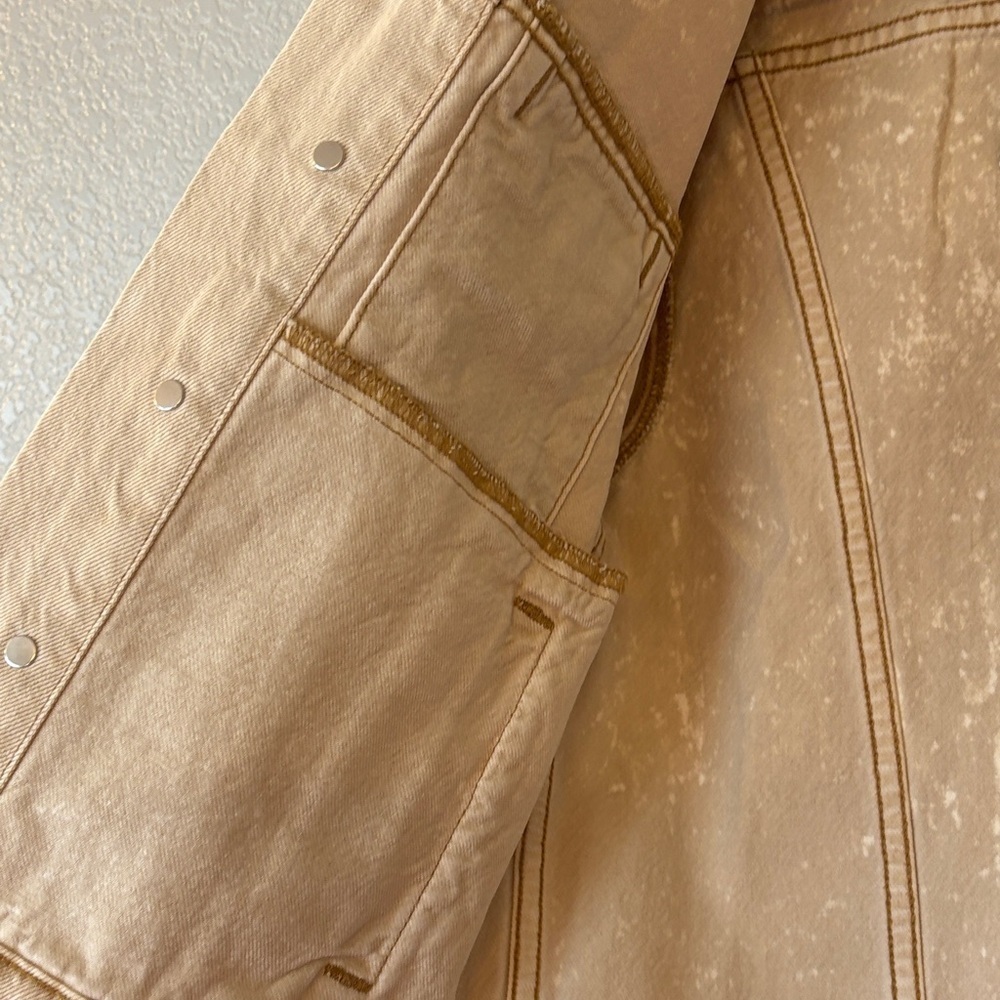 Women's Tan Slim Trucker’s Denim Jacket - Picture 4 of 5